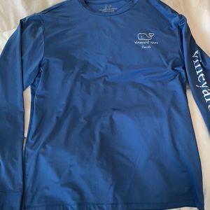 Men’s small vineyard vines performance tee